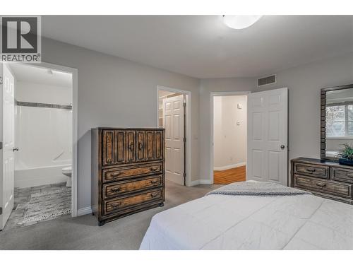 1490 Feedham Avenue, Kelowna, BC - Indoor Photo Showing Bedroom