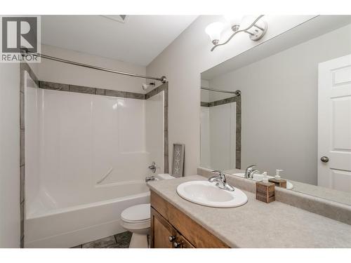 1490 Feedham Avenue, Kelowna, BC - Indoor Photo Showing Bathroom