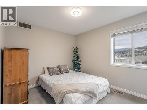 1490 Feedham Avenue, Kelowna, BC - Indoor Photo Showing Bedroom