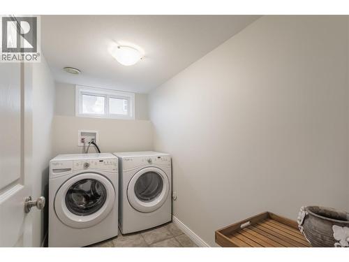 1490 Feedham Avenue, Kelowna, BC - Indoor Photo Showing Laundry Room