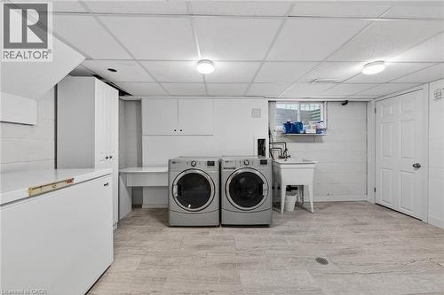 31 Maynard Street, Hamilton, ON - Indoor Photo Showing Laundry Room