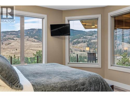 539 Carnoustie Drive, Kelowna, BC - Indoor Photo Showing Bedroom