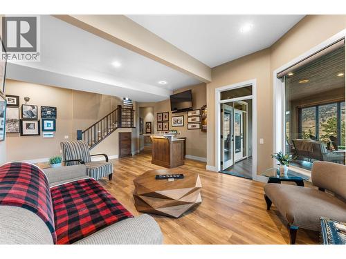 539 Carnoustie Drive, Kelowna, BC - Indoor Photo Showing Living Room