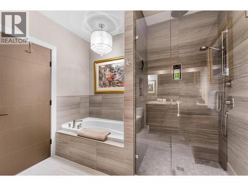 539 Carnoustie Drive, Kelowna, BC - Indoor Photo Showing Bathroom