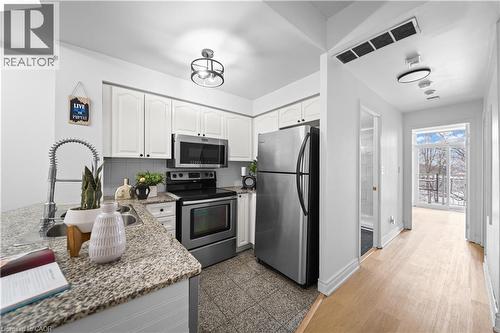 Kitchen w/ Stainless Steel Appliances - 28 Stadium Road Unit# 132, Toronto, ON - Indoor Photo Showing Kitchen