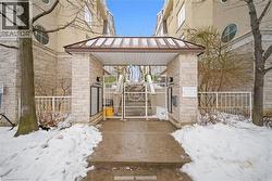 28 STADIUM Road Unit# 132  Toronto, ON M5V 3P4