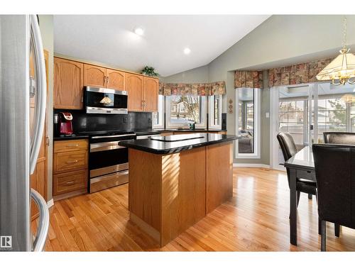 519 Buchanan Rd Nw, Edmonton, AB - Indoor Photo Showing Kitchen