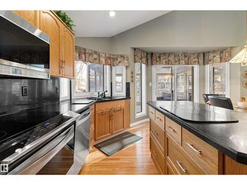 519 Buchanan Rd Nw, Edmonton, AB - Indoor Photo Showing Kitchen
