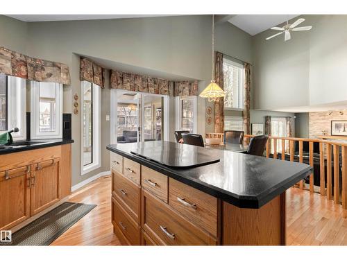 519 Buchanan Rd Nw, Edmonton, AB - Indoor Photo Showing Kitchen