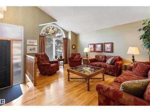 519 Buchanan Rd Nw, Edmonton, AB - Indoor Photo Showing Living Room