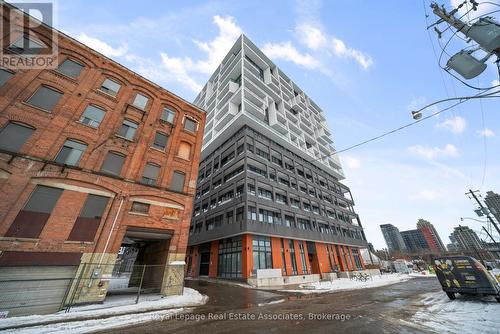 422 - 9 TECUMSETH STREET  Toronto, ON M5V 3G4