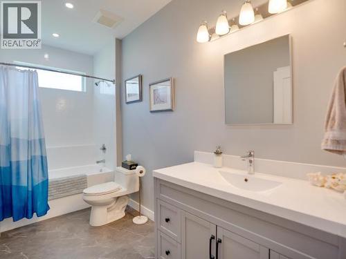4351 Quebec Ave, Powell River, BC - Indoor Photo Showing Bathroom