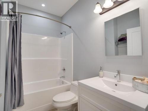 4351 Quebec Ave, Powell River, BC - Indoor Photo Showing Bathroom