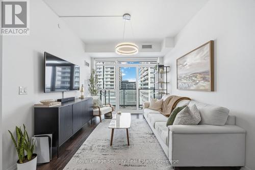 1409 - 65 ONEIDA CRESCENT  Richmond Hill, ON L4B 0G9