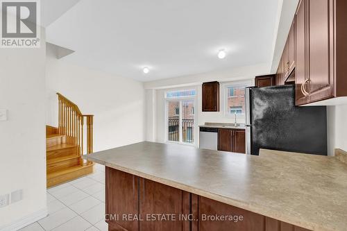 39 Sea Drifter Crescent, Brampton, ON - Indoor Photo Showing Kitchen
