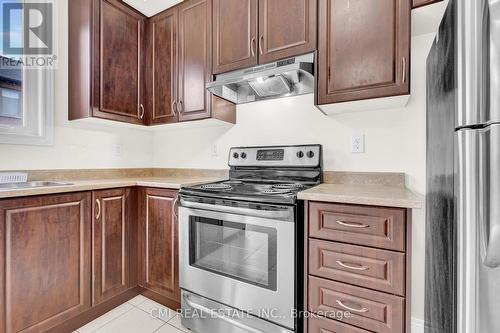 39 Sea Drifter Crescent, Brampton, ON - Indoor Photo Showing Kitchen With Double Sink