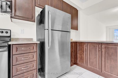 39 Sea Drifter Crescent, Brampton, ON - Indoor Photo Showing Kitchen