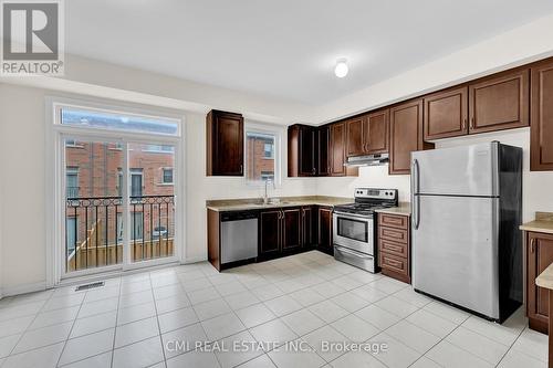 39 Sea Drifter Crescent, Brampton, ON - Indoor Photo Showing Kitchen With Double Sink