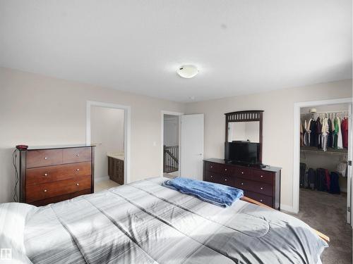 5423 Chappelle Rd Sw, Edmonton, AB - Indoor Photo Showing Bedroom