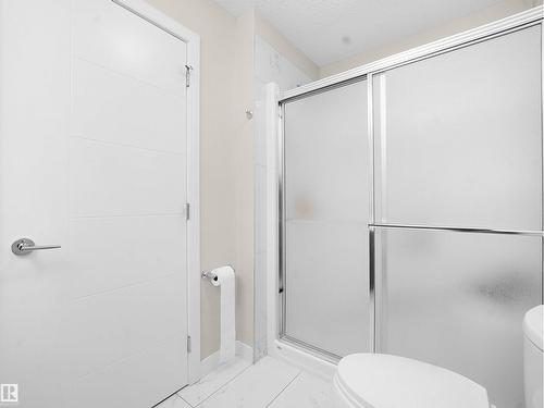 5423 Chappelle Rd Sw, Edmonton, AB - Indoor Photo Showing Bathroom