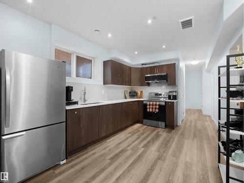 5423 Chappelle Rd Sw, Edmonton, AB - Indoor Photo Showing Kitchen