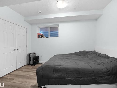 5423 Chappelle Rd Sw, Edmonton, AB - Indoor Photo Showing Bedroom