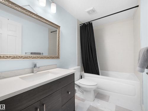 5423 Chappelle Rd Sw, Edmonton, AB - Indoor Photo Showing Bathroom