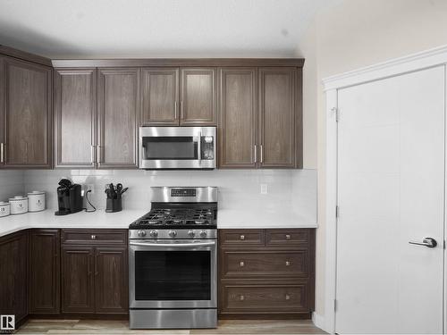 5423 Chappelle Rd Sw, Edmonton, AB - Indoor Photo Showing Kitchen