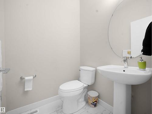 5423 Chappelle Rd Sw, Edmonton, AB - Indoor Photo Showing Bathroom