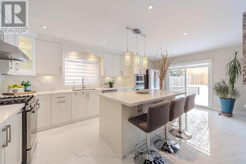 1104 Ambercroft Lane, Oakville, ON - Indoor Photo Showing Dining Room