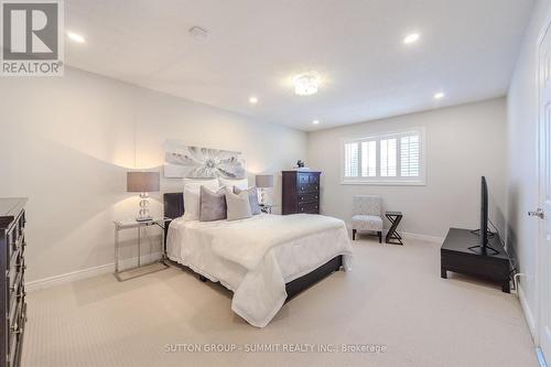 1104 Ambercroft Lane, Oakville, ON - Indoor With Storage