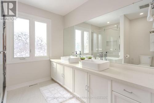 1104 Ambercroft Lane, Oakville, ON - Indoor Photo Showing Bedroom