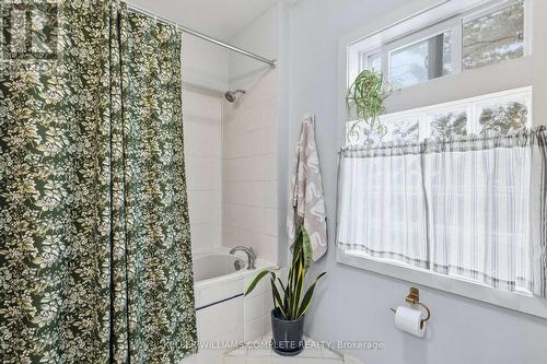 75 Dundurn Street N, Hamilton, ON - Indoor Photo Showing Bathroom