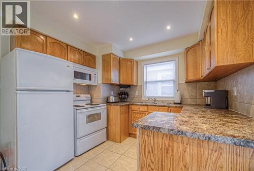 100 Reid Avenue S, Hamilton, ON - Indoor Photo Showing Kitchen