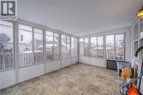 100 Reid Avenue S, Hamilton, ON - Indoor Photo Showing Other Room