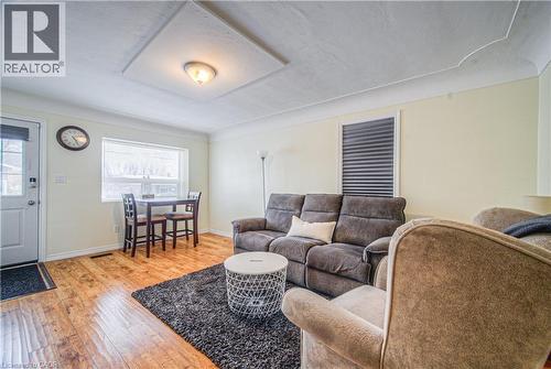 100 Reid Avenue S, Hamilton, ON - Indoor Photo Showing Living Room
