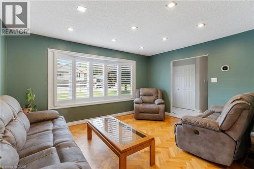 25 Burke Drive, Caledonia, ON - Indoor Photo Showing Living Room