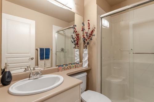 438-1099 Sunset Drive, Kelowna, BC - Indoor Photo Showing Bathroom