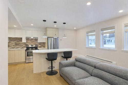 Bachelor - 57  - 57A 47E Avenue, Saint-Eustache, QC - Indoor Photo Showing Kitchen With Upgraded Kitchen