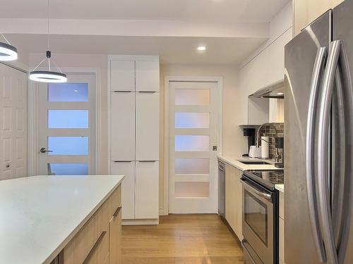 Bachelor - 57  - 57A 47E Avenue, Saint-Eustache, QC - Indoor Photo Showing Kitchen