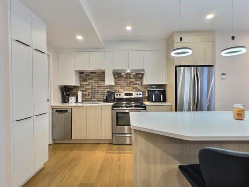 Bachelor - 57  - 57A 47E Avenue, Saint-Eustache, QC - Indoor Photo Showing Kitchen With Upgraded Kitchen