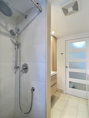 Bachelor - 57  - 57A 47E Avenue, Saint-Eustache, QC - Indoor Photo Showing Bathroom