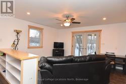 Lots of natural light in apartment - 