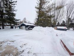 Over 600' workshop/garage plus loads of parking - 