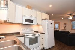 Full kitchen in apartment - 