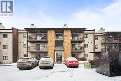 201 215 Kingsmere BOULEVARD  Saskatoon, SK S7J 4J6