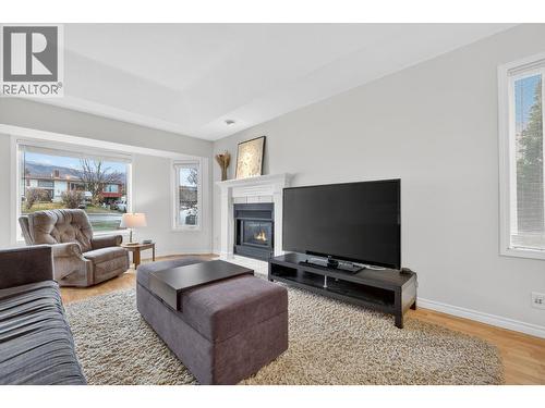 2435 Butt Road, West Kelowna, BC - Indoor Photo Showing Living Room With Fireplace