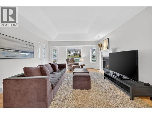 2435 Butt Road, West Kelowna, BC - Indoor Photo Showing Living Room