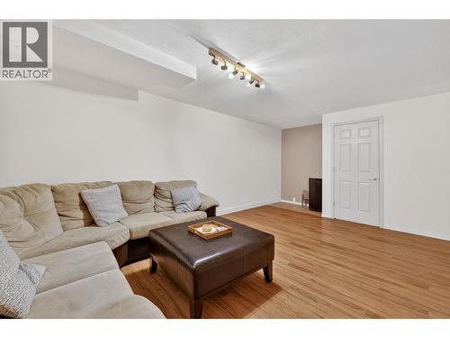 2435 Butt Road, West Kelowna, BC - Indoor Photo Showing Living Room