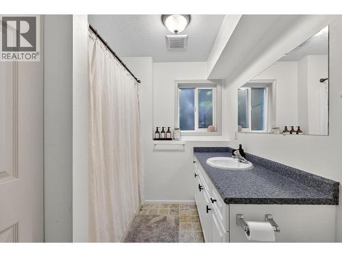 2435 Butt Road, West Kelowna, BC - Indoor Photo Showing Bathroom